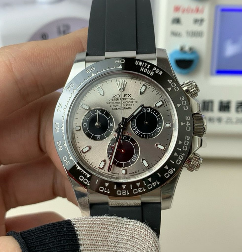 Luminous watch crystal